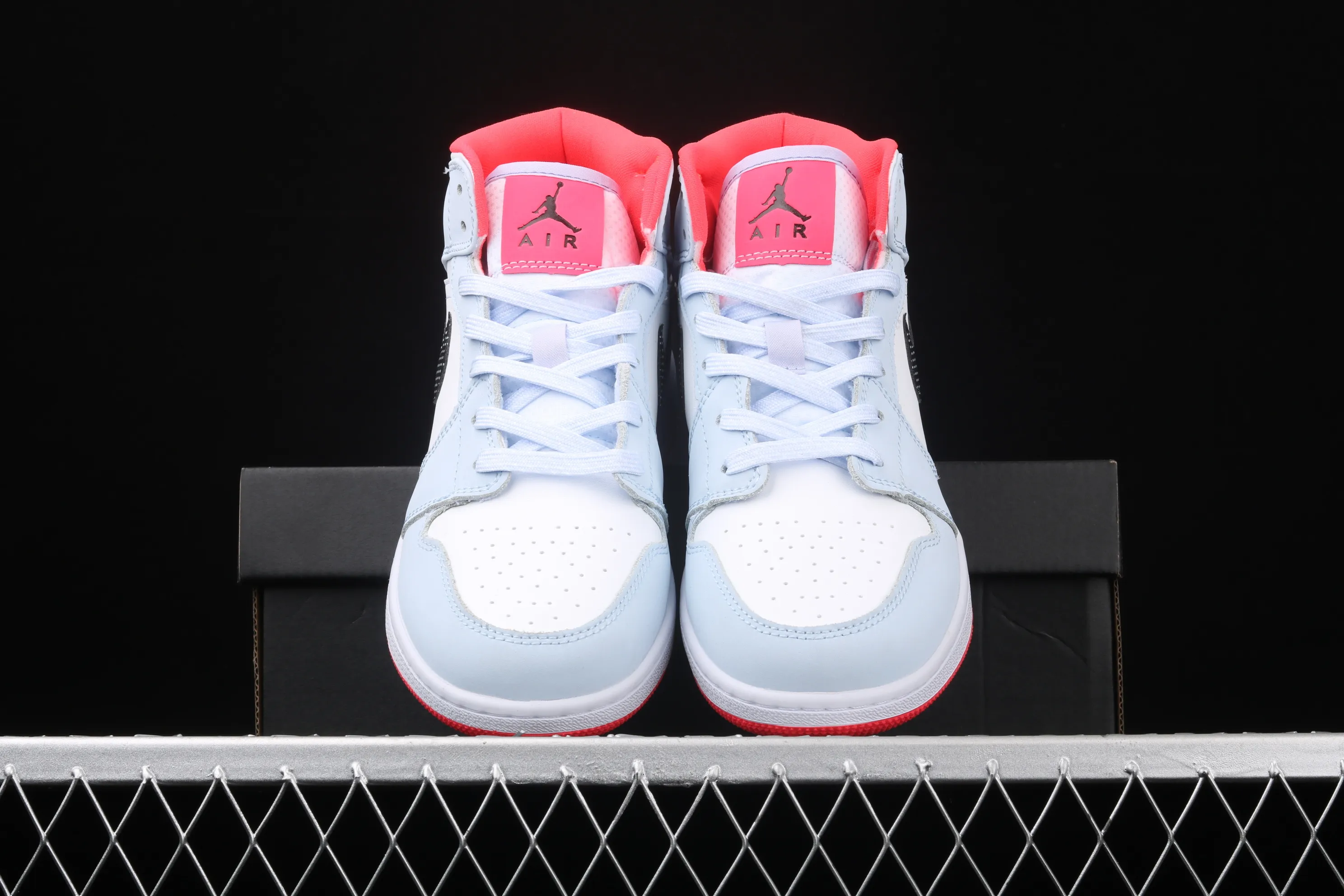 All categories Air Jordan Jordan series basketball shoes Air Jordan 1 Mid Air Jordan 1 Mid AJ1 Joe 1 snowflake ice blue color mid-top basketball shoes 555112-400